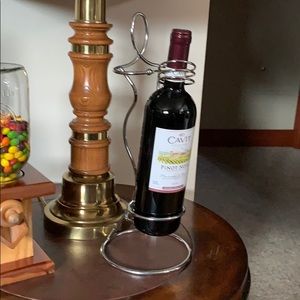 Wine bottle holder